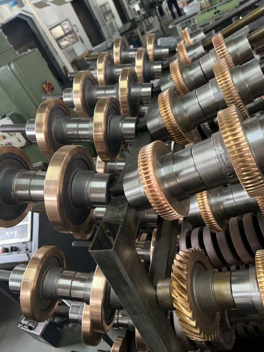 ChenyueTech's tweet photo. In Figure 3, you can see a customized worm gear with a specially machined hole.
Can you guess what this hole is used for? 👀
Leave your answer in the comments and let's see who gets it right! ⚙️🔧
#Gearbox  #Manufacturing #Transmission https://t.co/9qeLGeVgWM