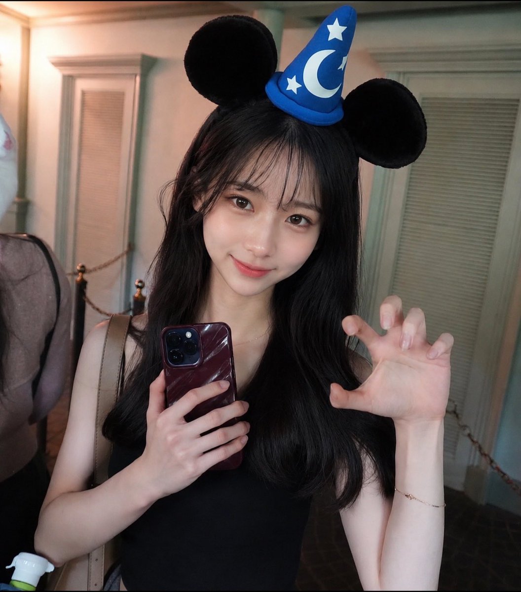 rmyiype's tweet photo. 前髪死んでる時のディズニーの写真出てきた😂
暑い日に行くのは無理！！ https://t.co/KXioAF5wyD
