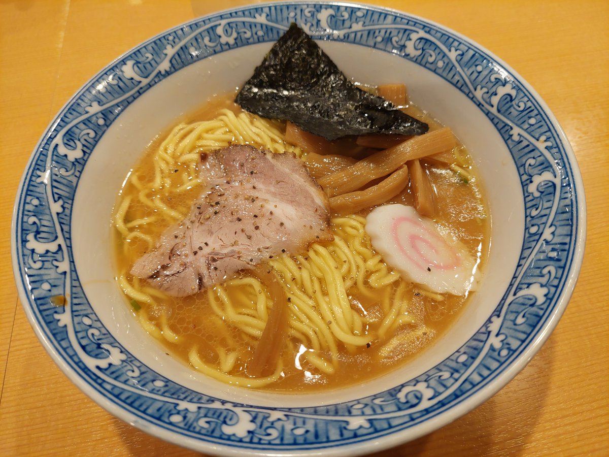 mayu711happy's tweet photo. 初めて🔰青葉で!!
中華そば食べてみました🍜

少しトロッとしたスープでも
節が効いていて～くどさは無く👍飲んだ後の〆でもペロッと完食😋

また食べに行きたい😋

#中華そば#中華青葉#らーめん #とんこつ#節 https://t.co/zdoJorcMZG