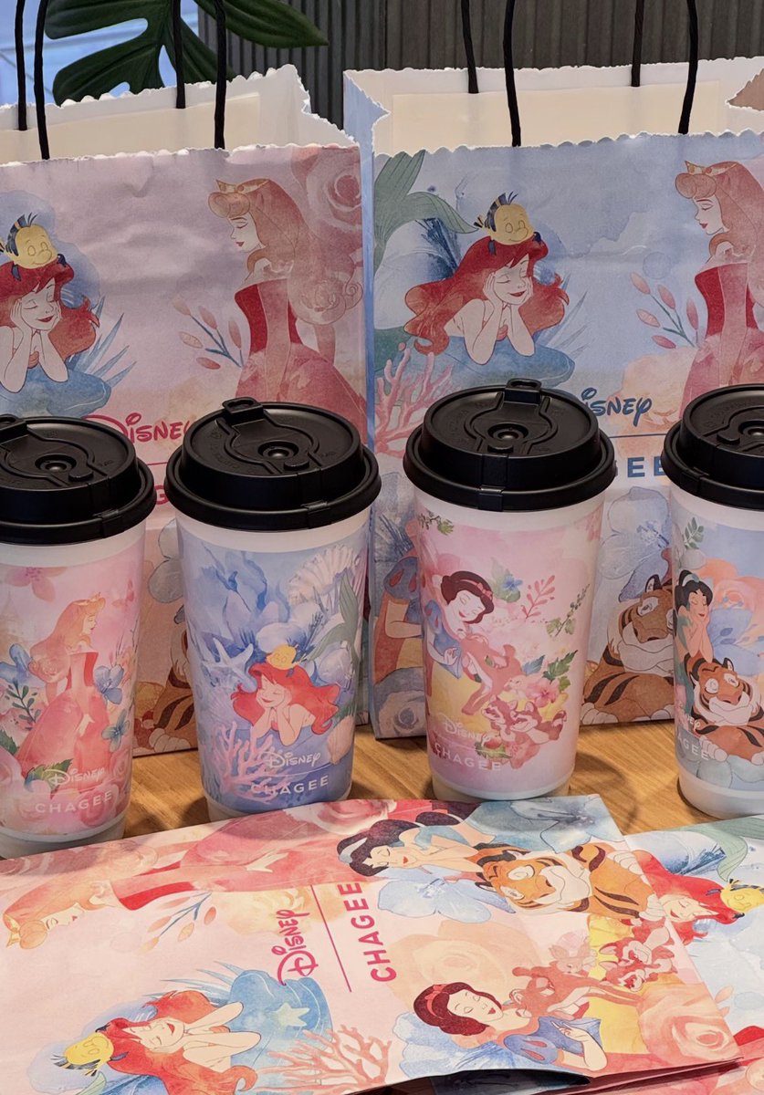 _honeytoastshop's tweet photo. Chagee x disney princess 👑 🥹 จะเข้าไทยมั้ยนะะะ https://t.co/nQdlKZqtRX