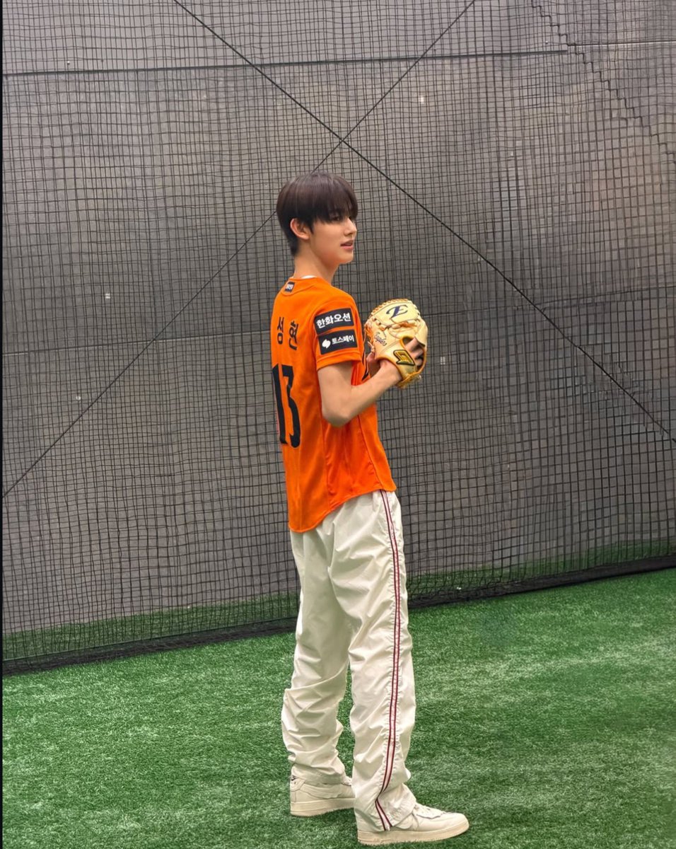 SEONGHYEONINA's tweet photo. [260901] SEONGHYEON Instagram Update

"Hanwa Eagles 🧡"

#SEONGHYEON #성현 #ソンヒョン #严成玹 #CORTIS #코르티스

1/5 https://t.co/PWV103peRl