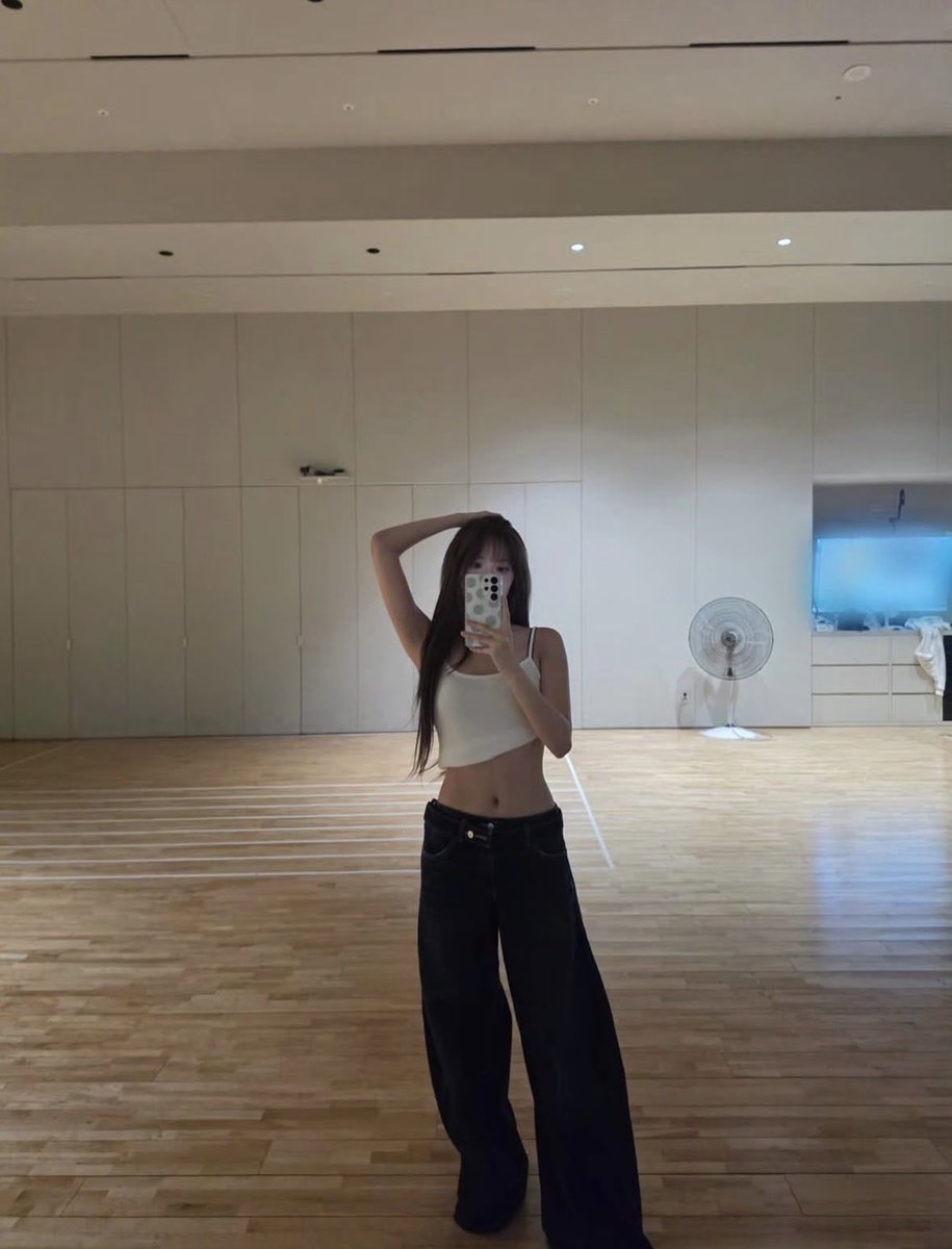 picseunchae's tweet photo. GIRL ??? https://t.co/uhXv2binb8
