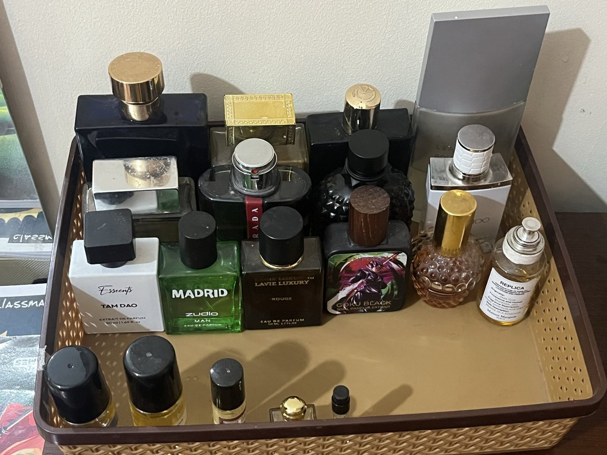 DemSkills_'s tweet photo. redid my perfume collection https://t.co/jx4ZK94AWU
