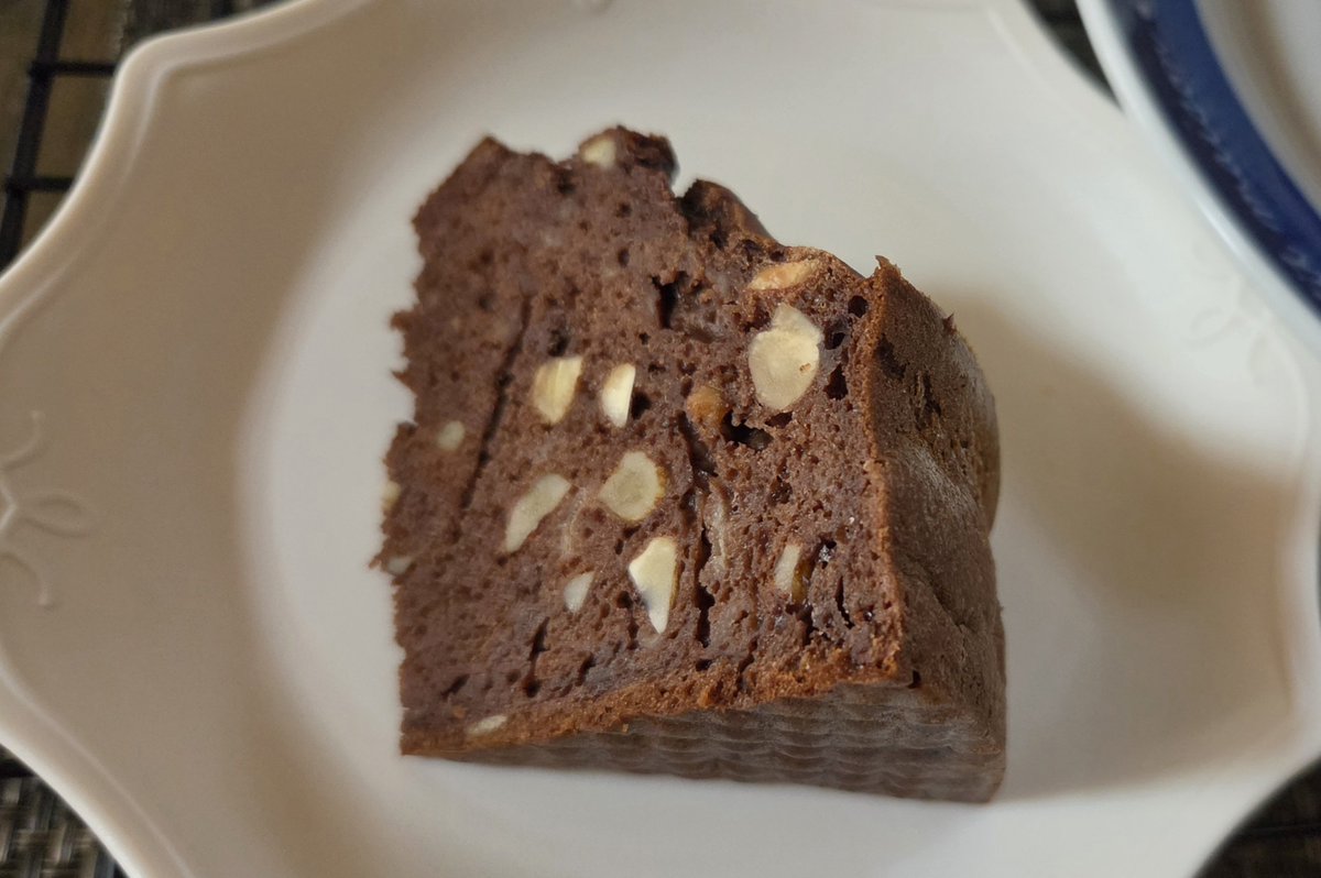 yahiro1941's tweet photo. 9月最初のお菓子作りはチョコバナナナッツケーキ🍌食感が楽しくて好き https://t.co/hFCk89jjOR