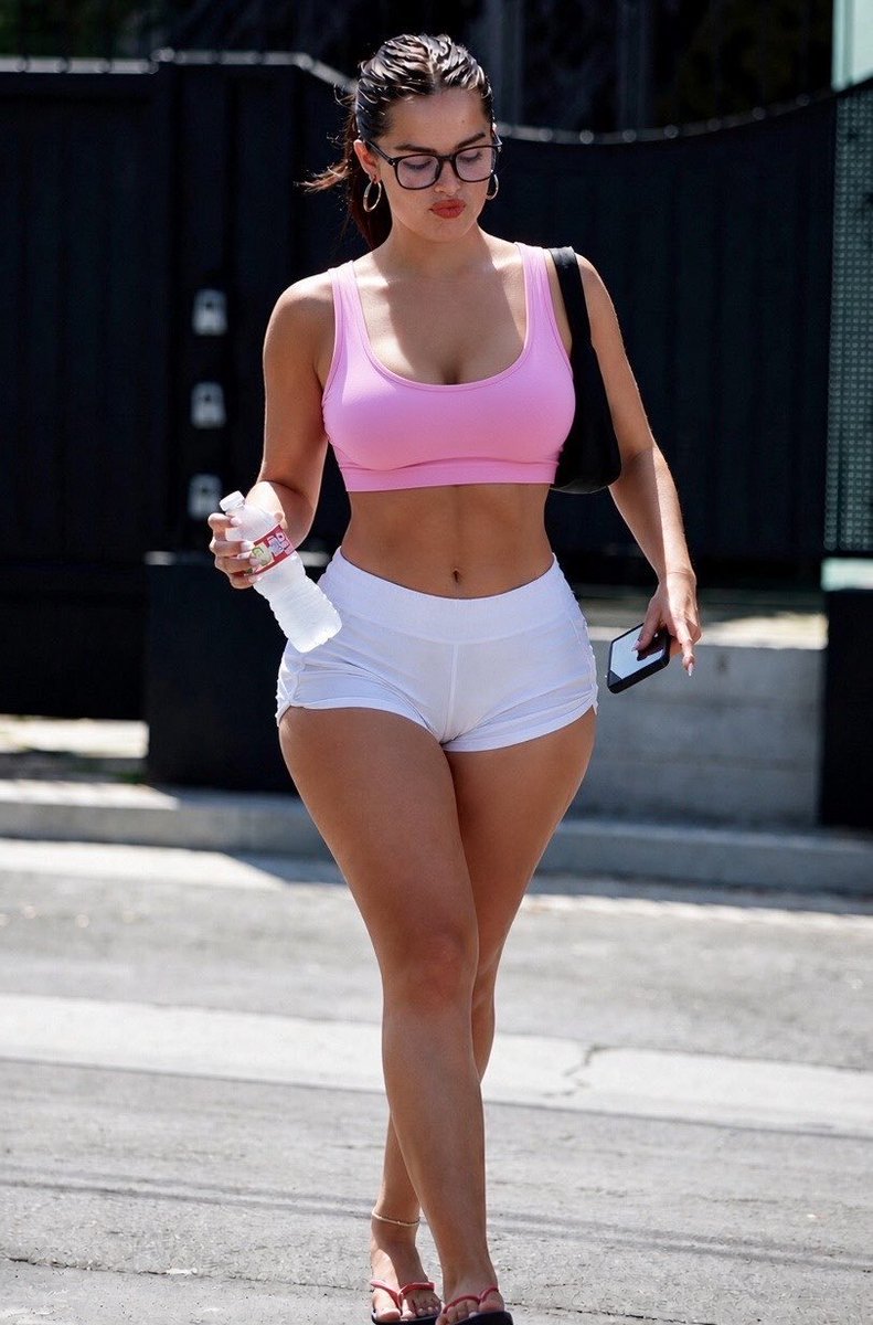 SilentMoonu's tweet photo. A few extra pounds, but the baddie energy is still unmatched. Addison Rae. https://t.co/THmLUmu5Fb