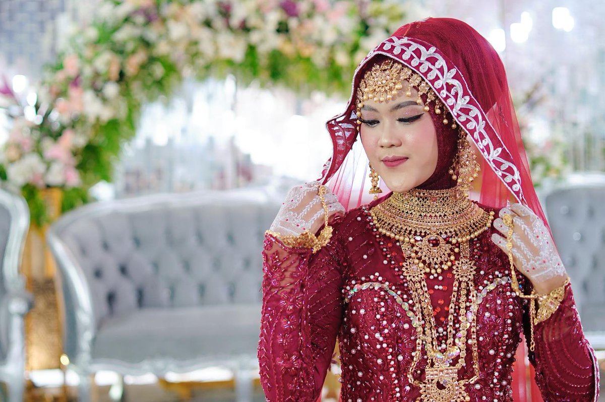 NorbertTespkrv's tweet photo. MasyaAllah, pengantin baikku. Bride @ncaa_ajii, makeup @apriliaadwi24_, henna art @tiat_hennaart, foto @abie. kotock74 https://t.co/y5LCrSyUje