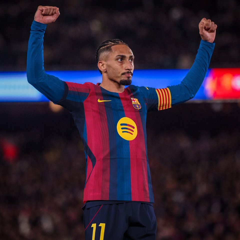 MateoSolerFCB's tweet photo. 🔥🇧🇷 RAPHINHA ESTÁ IMPARABLE.

3 partidos de LaLiga.
⚽️ 5 goles.
🎯 1 asistencia.
🥇 Máximo goleador del campeonato.

¿Y si el ‘9’ que necesitaba Flick para este inicio ya estaba en casa? 👀🔵🔴 https://t.co/yFXNqnyEjz