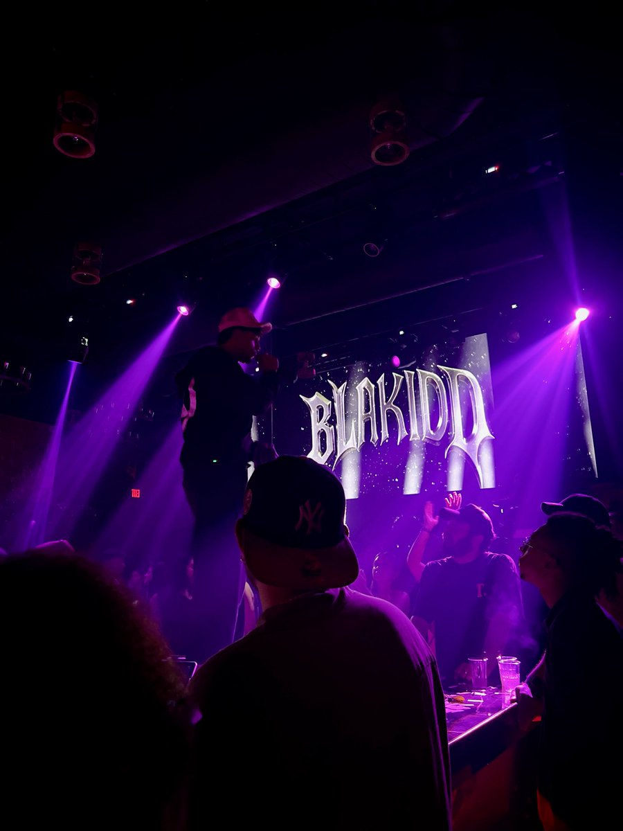luisitobrito_'s tweet photo. Showcito del negro BLAKIDD quiero cantar todas las clasicas
1. Cielo 2.Indicada 3. Barbie 4. Entretenme 5.Sacrificio 6.Tamo vivos. 7. Dificil. 8. Cambiao 9. Faltas tu 10. Unas nuevas del nuevo sonido del real project 🎴🎴XXXXX!X https://t.co/4NyS14u0gL