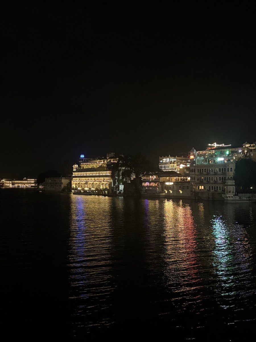 Vandan_14's tweet photo. Evenings at Lake Pichola- you have my heart♥️
#UdaipurDiaries https://t.co/ihvtmRTesf