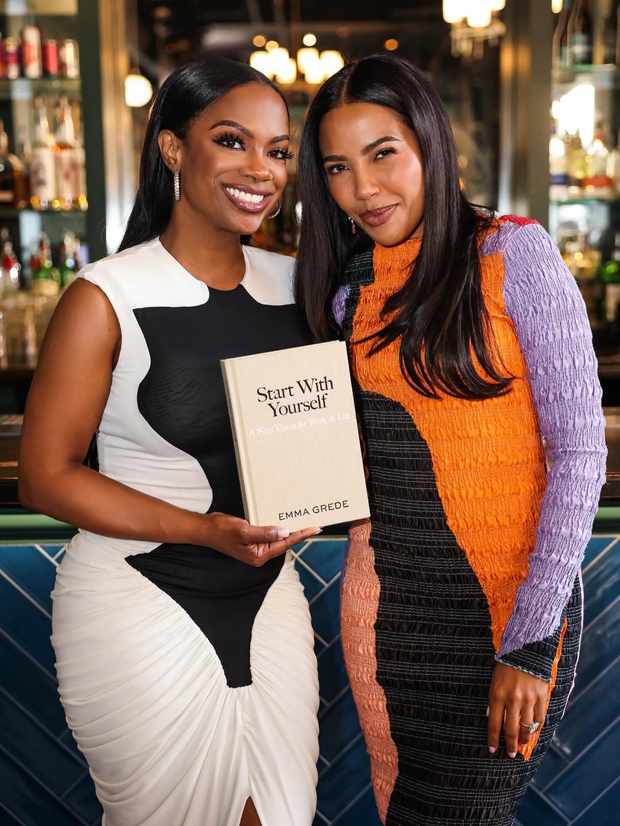 kandix73d's tweet photo. Start with yourself. Real simple.

Chicago showed love fr.  I had am amazing time talking with you. Thank you so much for having me. I really enjoyed our conversation.

Make sure yall go get her new book! https://t.co/qRpPz1XdrD