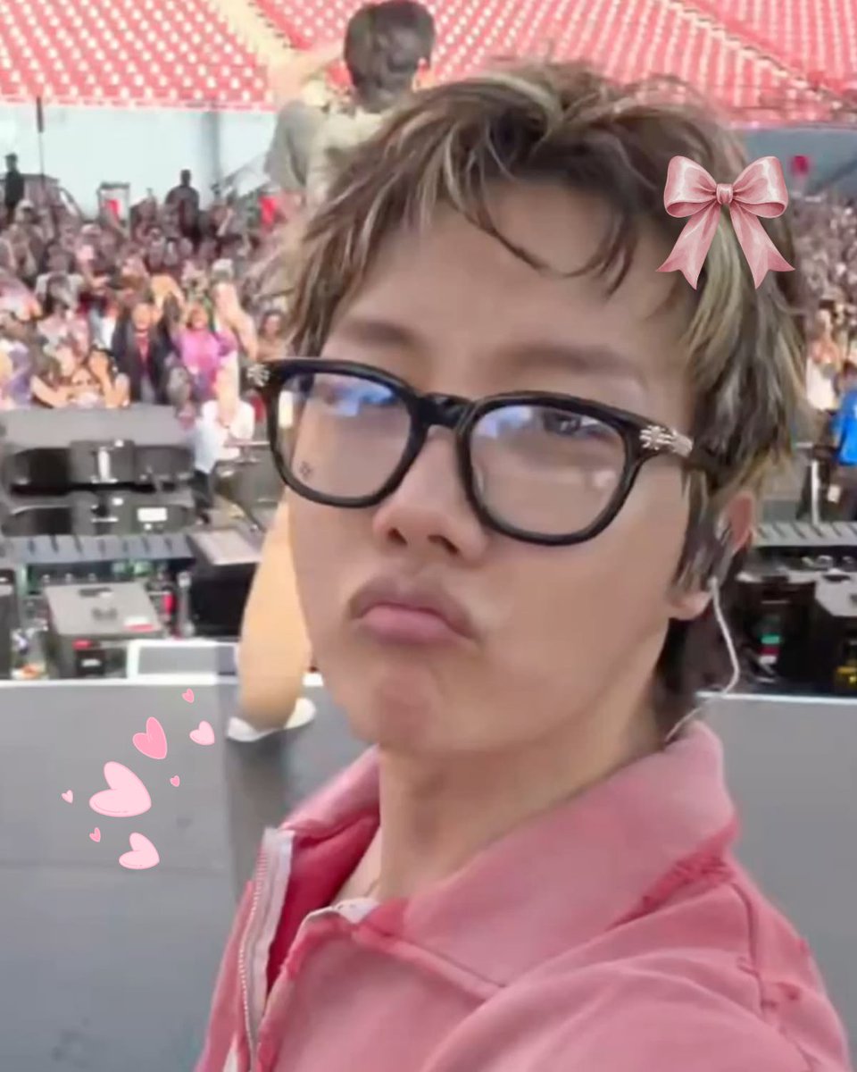 hobibows's tweet photo. Pouty bowbi 🎀💜✨️ https://t.co/x4foOwRFEn