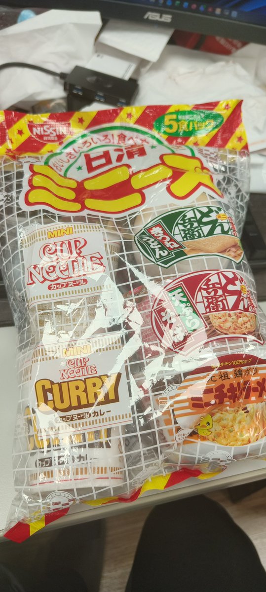 Lowser6's tweet photo. 同僚の日本旅行のお土産
小さ！ https://t.co/R9dUkiHMNk