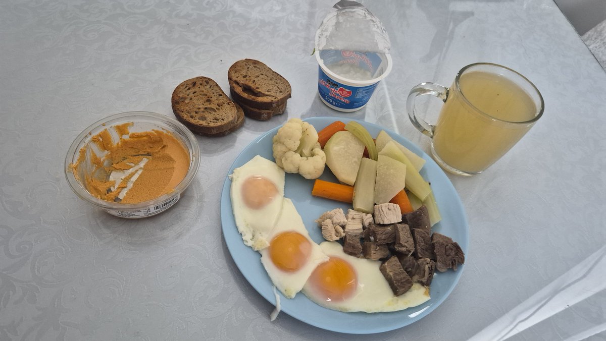 carymuk's tweet photo. Úterý snídaně 150g vajíčko 50g krůtí 50g hovězí 300g vař.zelenina https://t.co/pAn0Wa7pC2