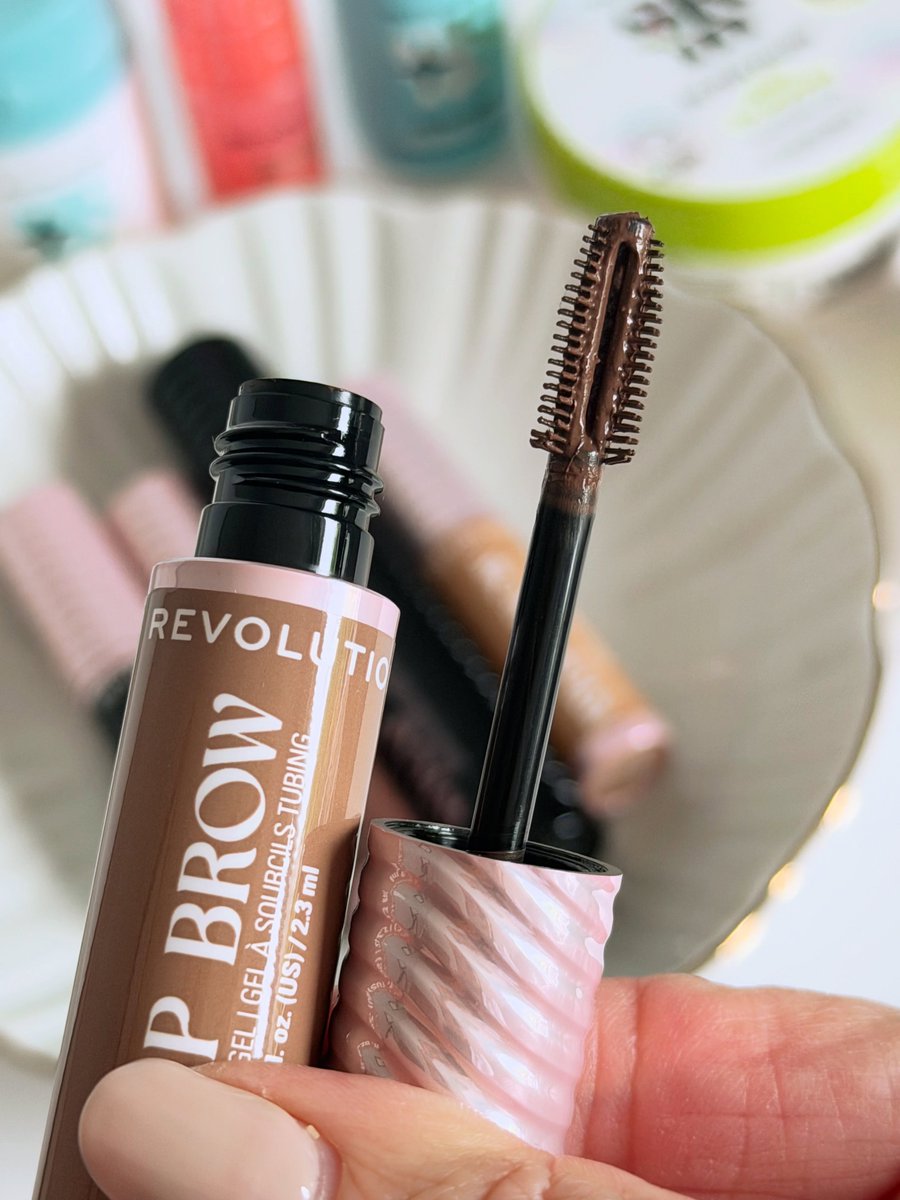 GenaroSeu's tweet photo. Revolution Makeup’s new Wrap Brow tubing gel sculpts, tints and thickens in one swipe. Available in four shades for £5. 99, plus a limited-edition Ultra-Black tubing mascara for £10. 99. Budge-proof, removable with warm water. https://t.co/IQk4jEZeMw