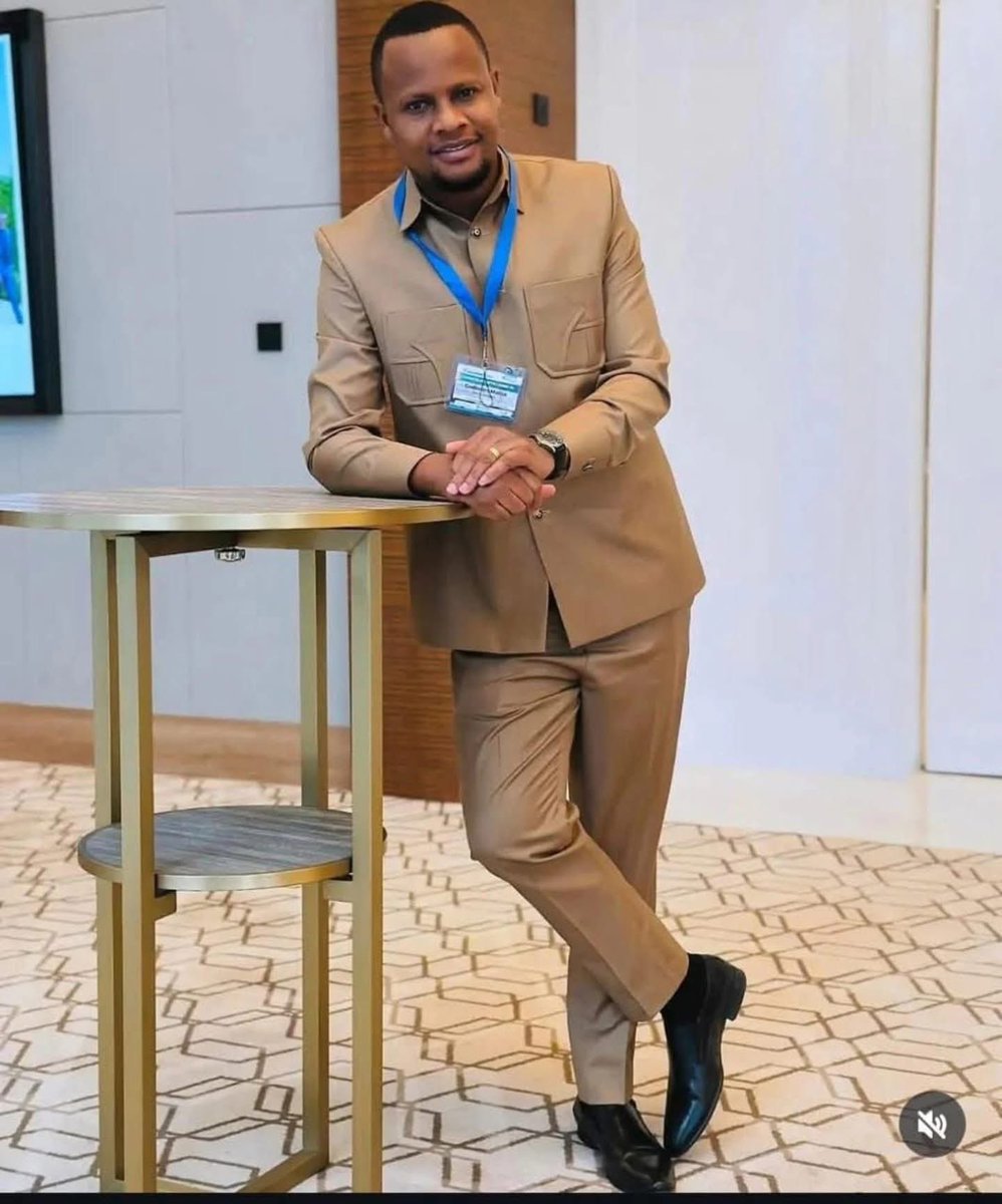 EngMapundajr's tweet photo. Huyu jamaa mbona hanaga baya na mtu wakuu..,😒🤔 https://t.co/OLCljrkhKZ