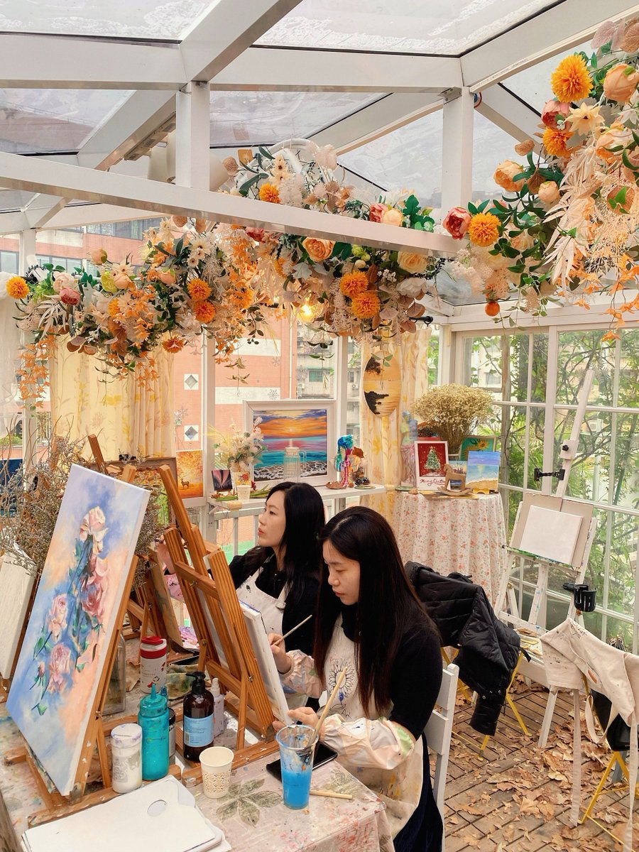 UtkuDemirba1's tweet photo. Immersing in brushstrokes u0026 soft melodies at today’s pop-up art workshop — creativity hits different when every color feels like a hug. https://t.co/b1CTj359Bj
