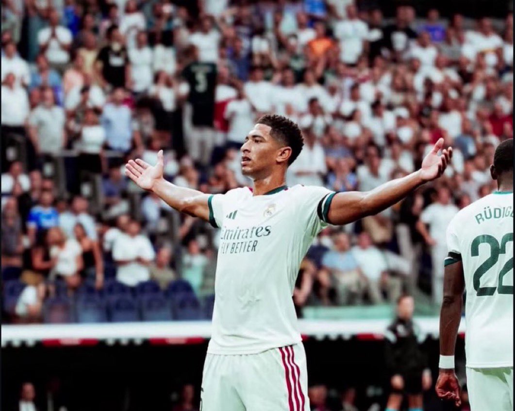 4iWiVV's tweet photo. #Rma
طبعاً بعد ثلاث مباريات الافضل للان بمدريد هم الاثنين ذولا وبفارق ، وتخاذل البرازيلي مستمرر ومع ذلك كل مباراه اساسي !!! شيء مقرف والله لعبه وعنده حصانه غريبه ، عرض ارسنال التاريخي مايتكرر 💔💔💔 https://t.co/5xss8QIIk9