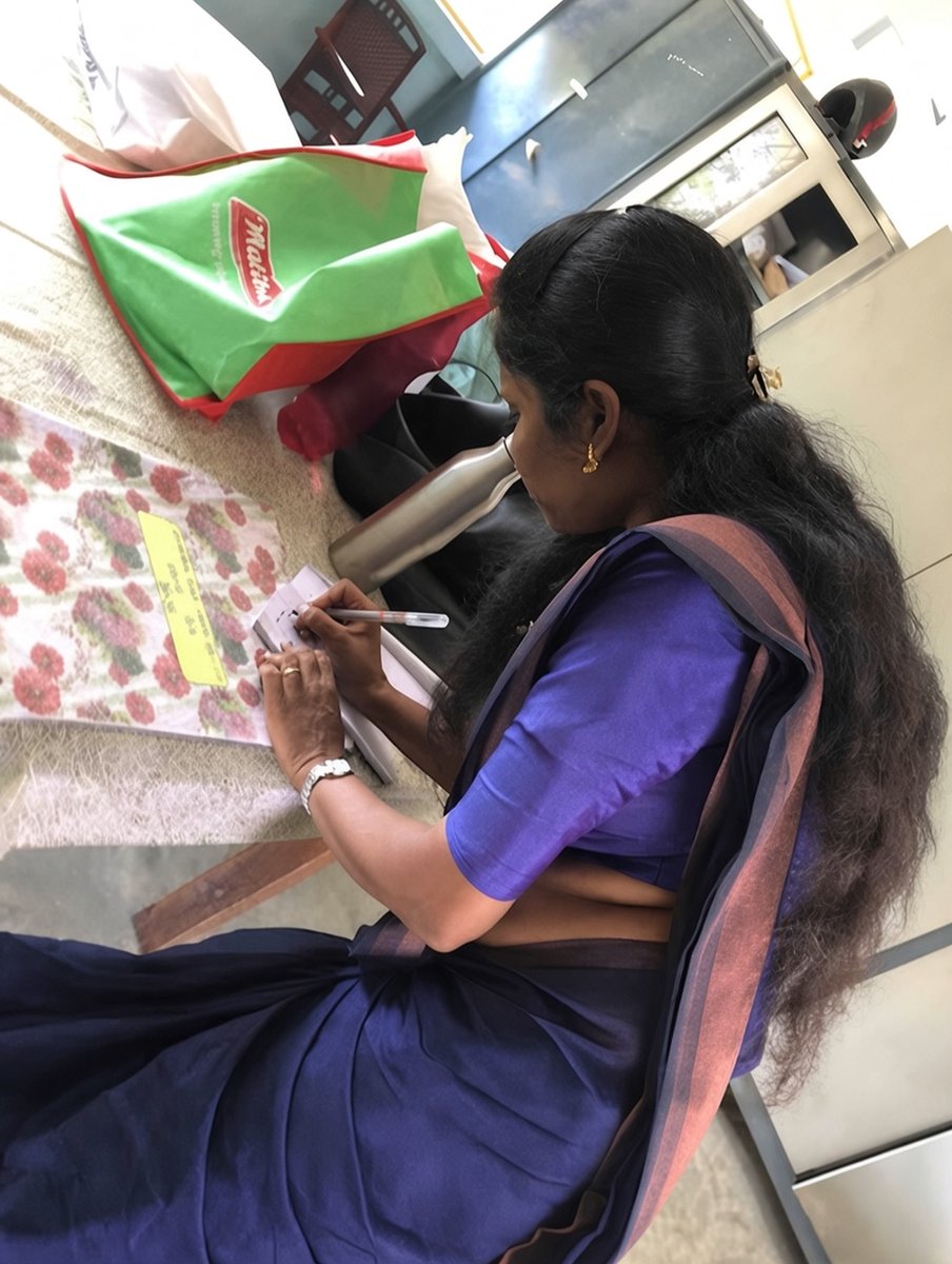 auntyveriy66021's tweet photo. Live pics..Follower paiya oda class teacher Shana peru.. saree ya ara koraiya avuthu vittu Saree ya thooki pidichukittu sevuthoda seththi nikka vechu pinnadi mutti potu ava Koluthu pona Kundila enn moonjiya aluthi vechu thei theinu thechu eduthu Avala mood la sinunga vittutu elundhu ninnu mudhuga nakkitey Soothadikkanum..otha ena di soothu athu nara kuthi daily soothu adi vanguva pola sootha matum virichi kati kati soothula olu vangi sootha perugidichii ommala antha alavuku aripu la Iruka munda....sooth adichi nadaka mudiyatha mari pananum ruku Tividiya va