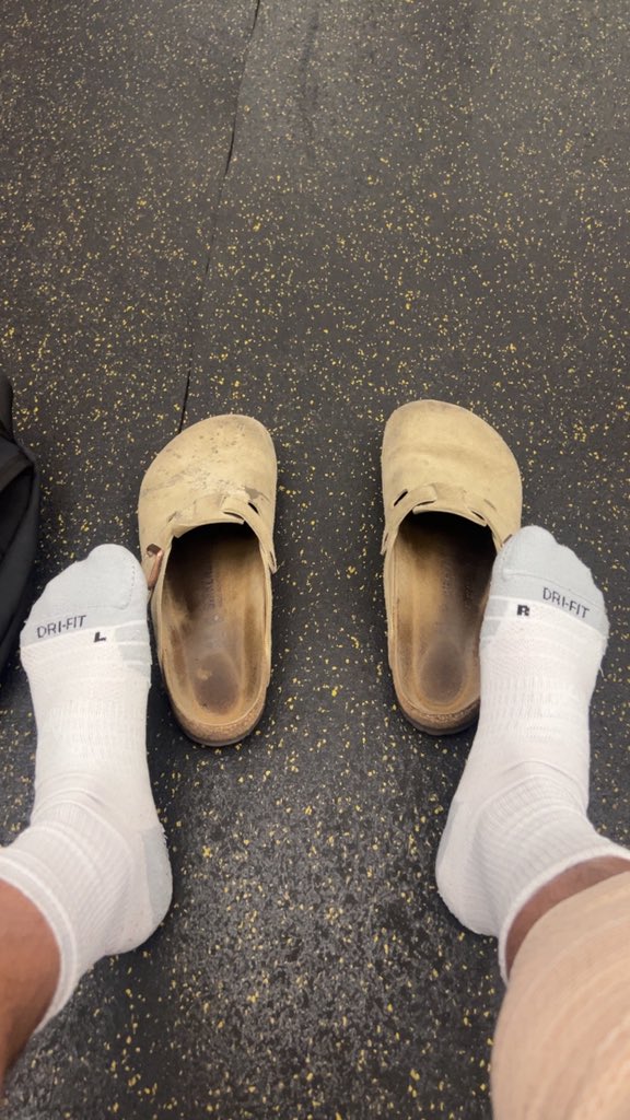 jChapu15's tweet photo. Birks are on their last leg :( https://t.co/Y8kMNONlCC