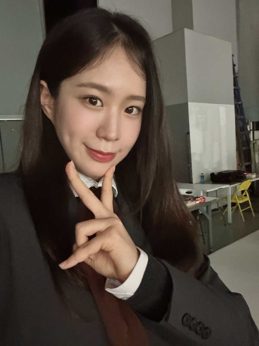 dkent_artist's tweet photo. [#박새힘]

새힘 배우의 뮤지컬 <수레바퀴 아래서>
프로필 현장 사진이 도착했습니다 🎁🕊
새힘 한스 많은 기대 부탁드립니다 🤍

한스ㅣ박새힘

2026.10.13 - 2027.01.03
SH아트홀

#더블케이엔터테인먼트
#더블케이아티스트 #수레바퀴아래서 https://t.co/60aMdpCLE8
