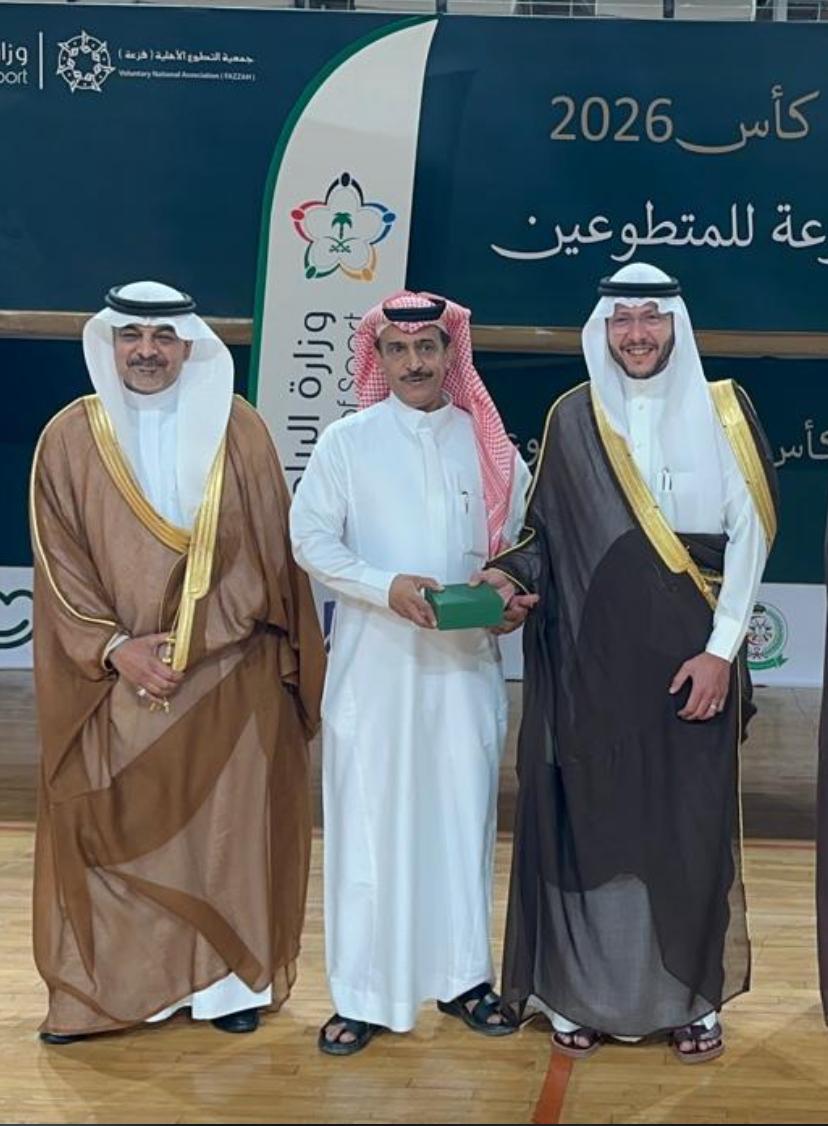 csdm1382's tweet photo. صاحب السمو الملكي الأمير سعود بن نهار بن سعود بن عبدالعزيز آل سعود نائب أمير منطقة  #المدينة_المنورة  يتوّج فريق الترجي من جمعية التنمية الأهلية بقباء، الفائز ببطولة #كأس_فزعة_للمتطوعين، وذلك في ختام منافسات البطولة التي أُقيمت بمدينة الأمير محمد بن عبدالعزيز الرياضية. https://t.co/CSmxZLvfbD