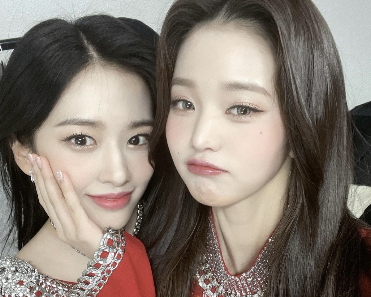 minusxxone's tweet photo. 시간이 지나도 변하지 않는게 있대..🧎‍♀️ https://t.co/kxCd9GmZoi