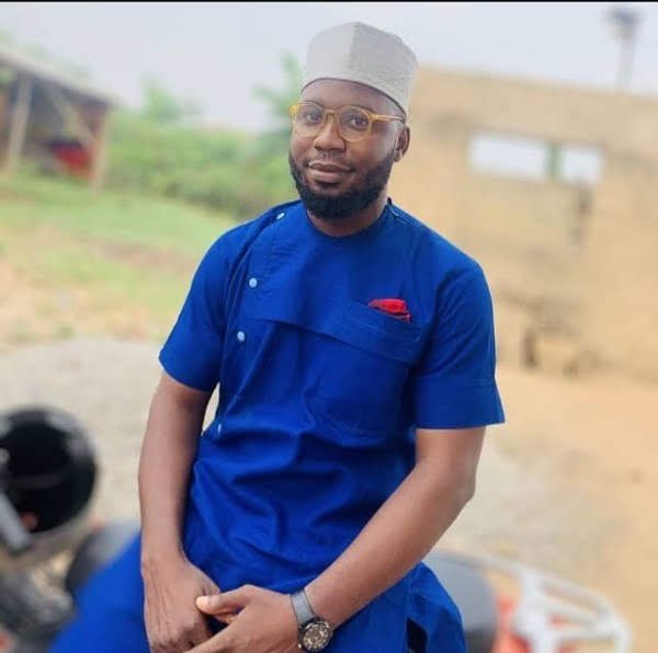 _sergiotun's tweet photo. Happy birthday my brother @legacyconceptng more good life more money. 🍻🍰 https://t.co/VgAjAiBXWQ