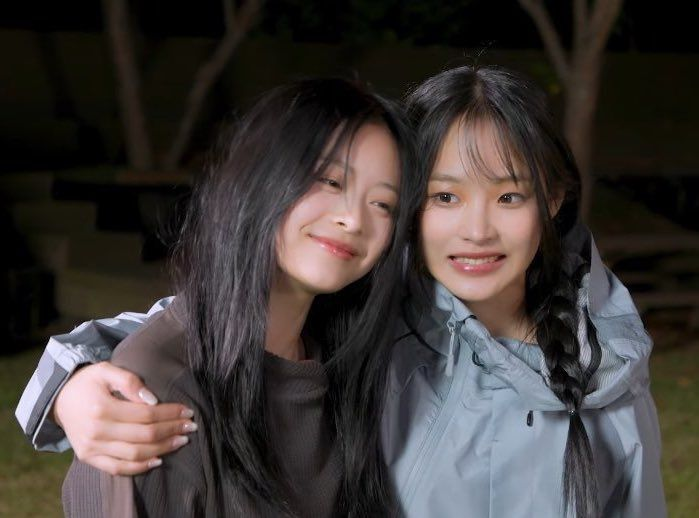 hqnamakis's tweet photo. ah ya no me voy a quejar de cada segundo de mi relación con el amor de mi vida ya hablamos jaja la comunicación es todo miren yo y minovia somos minji y hanni somos el bbangsaz siok. ay como extraño a las njz ayuda metía 10 temas en un solo tweet https://t.co/VPpyzutkX3
