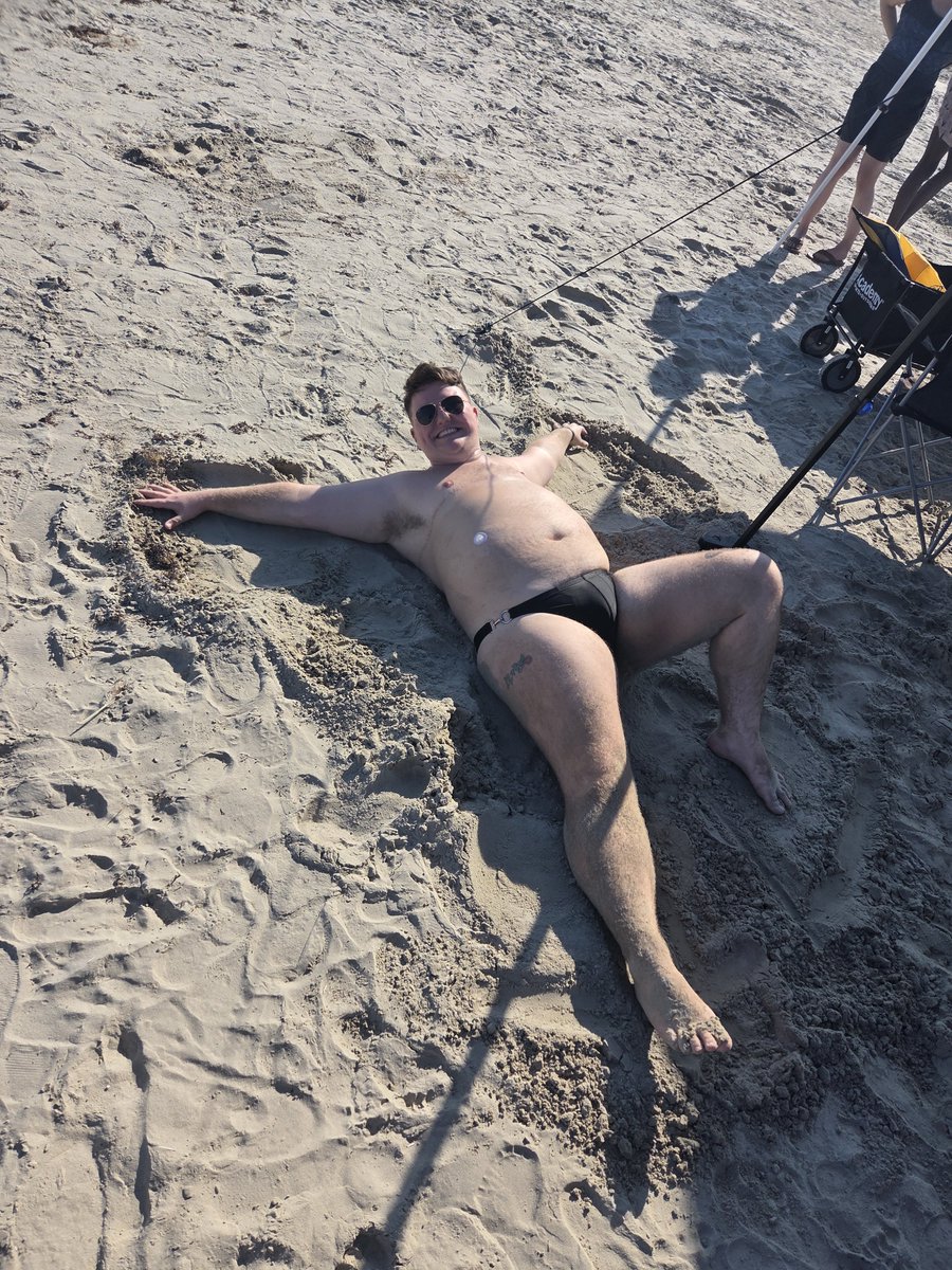 aspenachilles's tweet photo. became one with the sand yesterday <3 https://t.co/zaqIMbsPtw