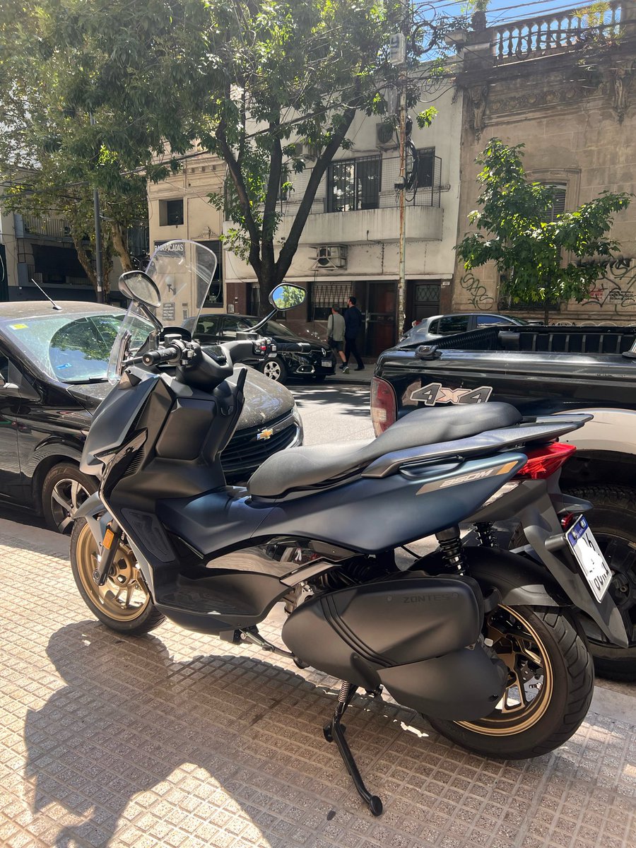 MirkVanHok's tweet photo. @yoelpm Tengan moto o al menos scooter: cuando ando por CABA me muevo con la maliciosa. https://t.co/aj2rCZqSM8