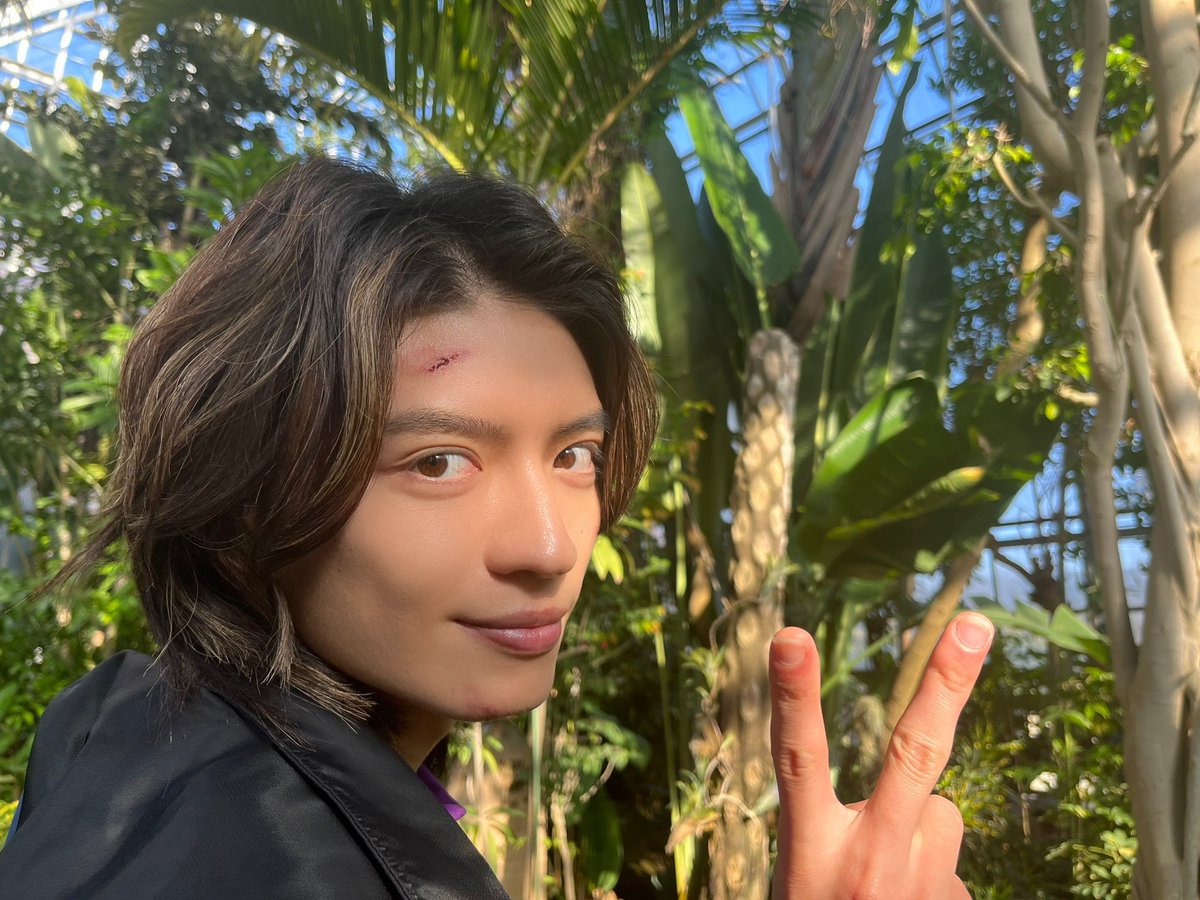 kurohige_520's tweet photo. 【朗報】本日からU-NEXT、アマプラ、Huluで仮面ライダーギーツのテレビ本編全話＆劇場版が見放題配信開始です‼️‼️俺が生涯大好きなミッチーをみんなにも見て欲しい‼️‼️‼️吾妻道長という人間の不器用さと可愛さと人間臭さを知って欲しい🐮💜あと、演じてる杢代和人って人がめっちゃかっこいいです😎 https://t.co/YmZWOksjGP