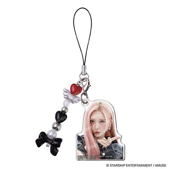 liz_riri's tweet photo. 9月の第4週から1回500円で、またIVEちゃん達のガシャポン出るよ~‼️
アクリルビーズチャーム🎀 https://t.co/GiD3m5ST3a