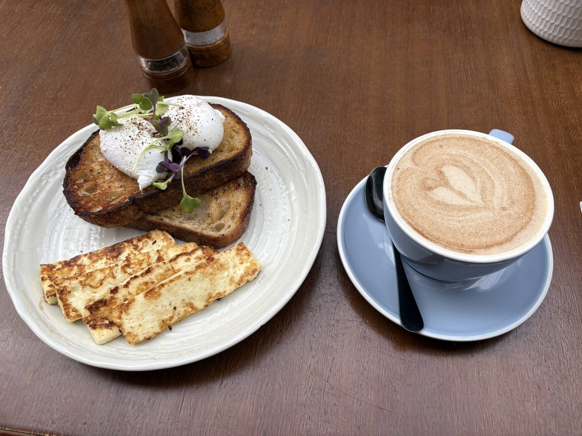 aubreysnotsorry's tweet photo. brunch today im estimating around 850-900 including the chai? but it feels low https://t.co/JWG9nlsdbl