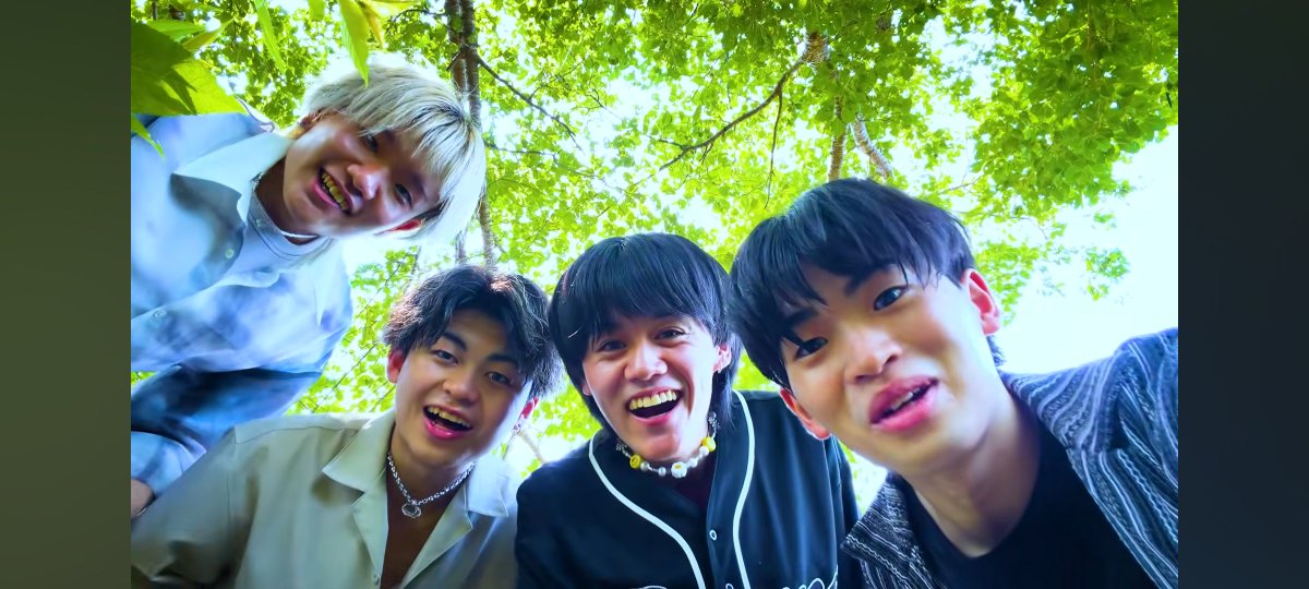 momojuck's tweet photo. 夢の在処MV

好きな所1つだなんて選べない(´ε｀ )

このMVはプルバブが結成される前からのストーリーだと勝手に思ってるから選べないよー😢

なのでまずは前半3枚

#プルバブラジオ
#PURPLEBUBBLE https://t.co/T41ndUudJu