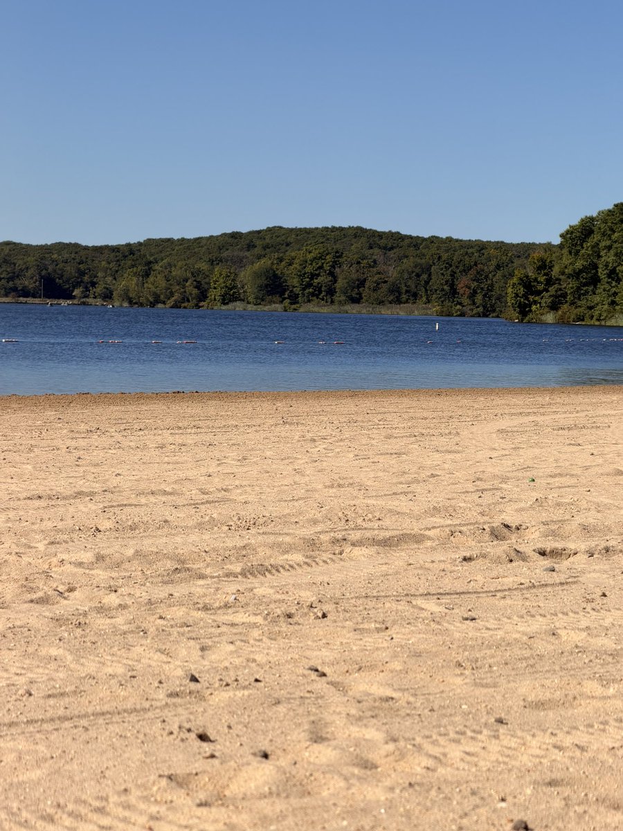 lexwit2pecs's tweet photo. I love this lake omg https://t.co/lWDtvOwreQ