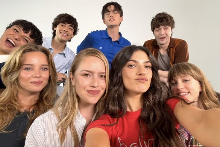 sterlingacervo's tweet photo. o elenco de sterling point por trás das câmeras https://t.co/uPPoqov7Tf