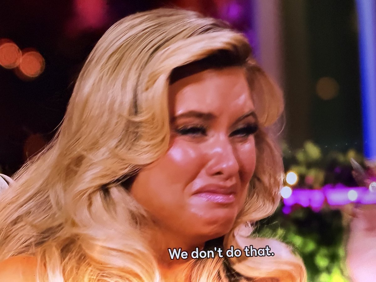 iTalkShxtt's tweet photo. Mel clocked her real bad ijbol
#LoveislandUSA https://t.co/YyAviQ5Q5t