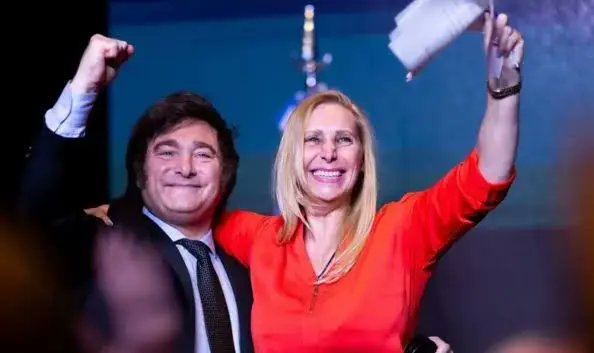 chubutline's tweet photo. El presidente Javier Milei presentó su declaración jurada 2025 y mostró un crecimiento patrimonial del 43,3%, unos $90 millones en dos años. Pero a Karina le fue mejor, logró un salto del 210%, según reportó https://t.co/MlfiESelYW https://t.co/Ss0inD0gOn