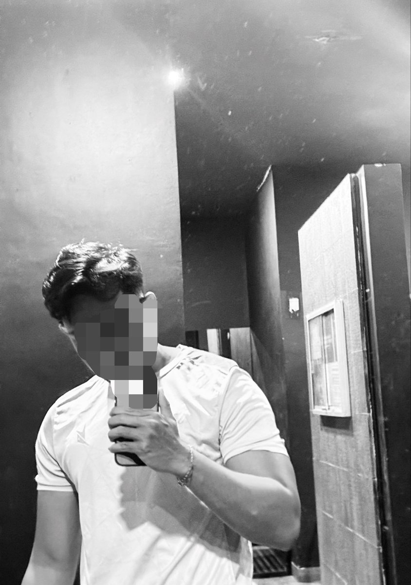 BushBasaur's tweet photo. Mengawali September dengan pakai baju 🙏😇 https://t.co/OdjyOGfLpo