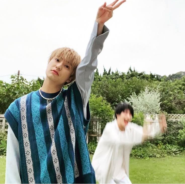 ureshimeji's tweet photo. Me trying to love                             me actually whenever 
sakurashimeji elegantly               I see something abt them https://t.co/r9DBlIxIXg