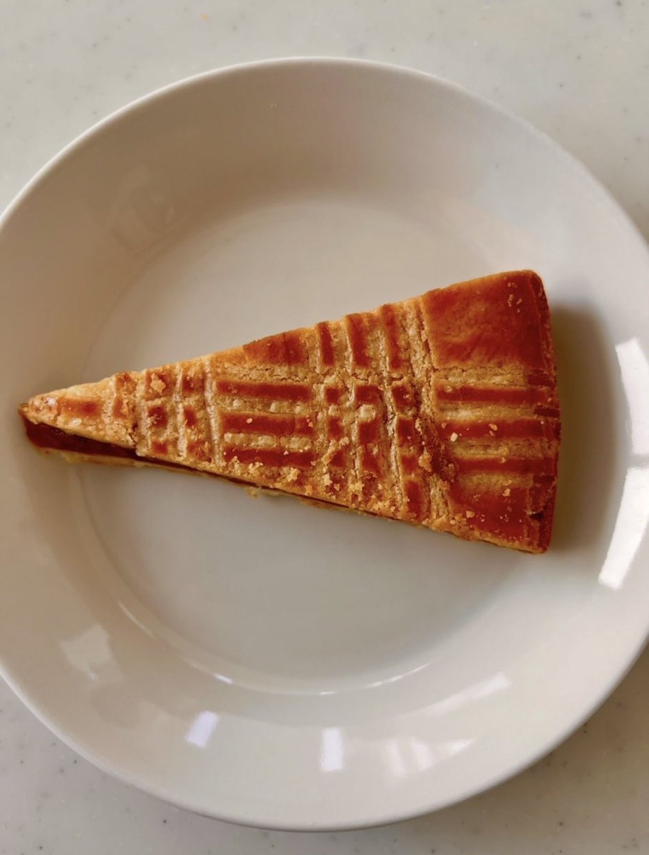sweetventur's tweet photo. Engadiner Nusstorte 
Swiss nut tart a chewy caramelized walnuts, honey, sugar, and cream. 🌰🇨🇭☕️❤️
#LocalCafe https://t.co/JkXoAUIjxu
