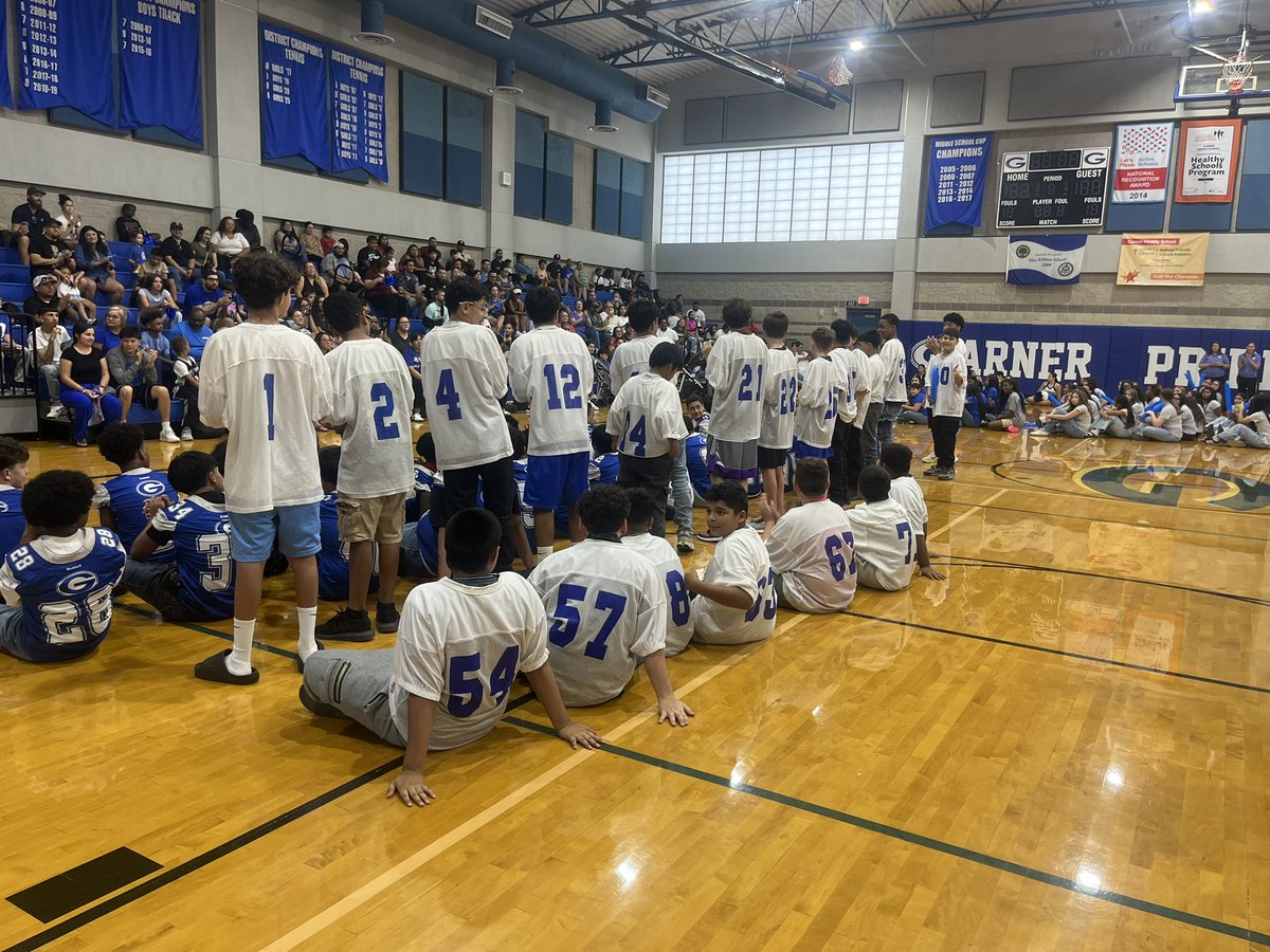 GarnerYearlings's tweet photo. Awesome Pep Rally this evening celebrating our Athletics Program and Athletes. Thank you to @Coach_Ricker @PrincipalHDZ for attending @YearlingPride . Go BIG BLUE!!! #YearlingPRIDE @NeisdAthletics @NEISD @CoachNavarro22 https://t.co/BeUfRO5zoQ