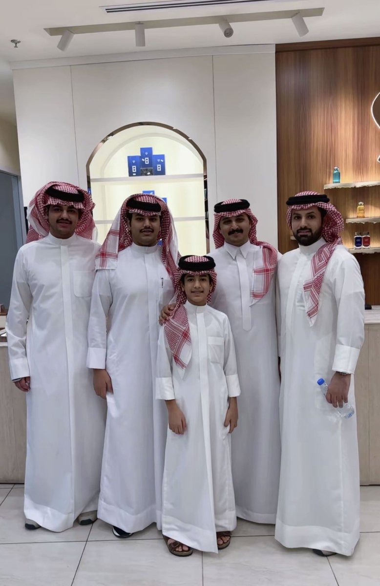 h7evv_'s tweet photo. شوفو النونو الي بوسطهم 
اخخخ الحجم تحطيمم
#احمد_قزيع_السهلي https://t.co/STm981aEL3