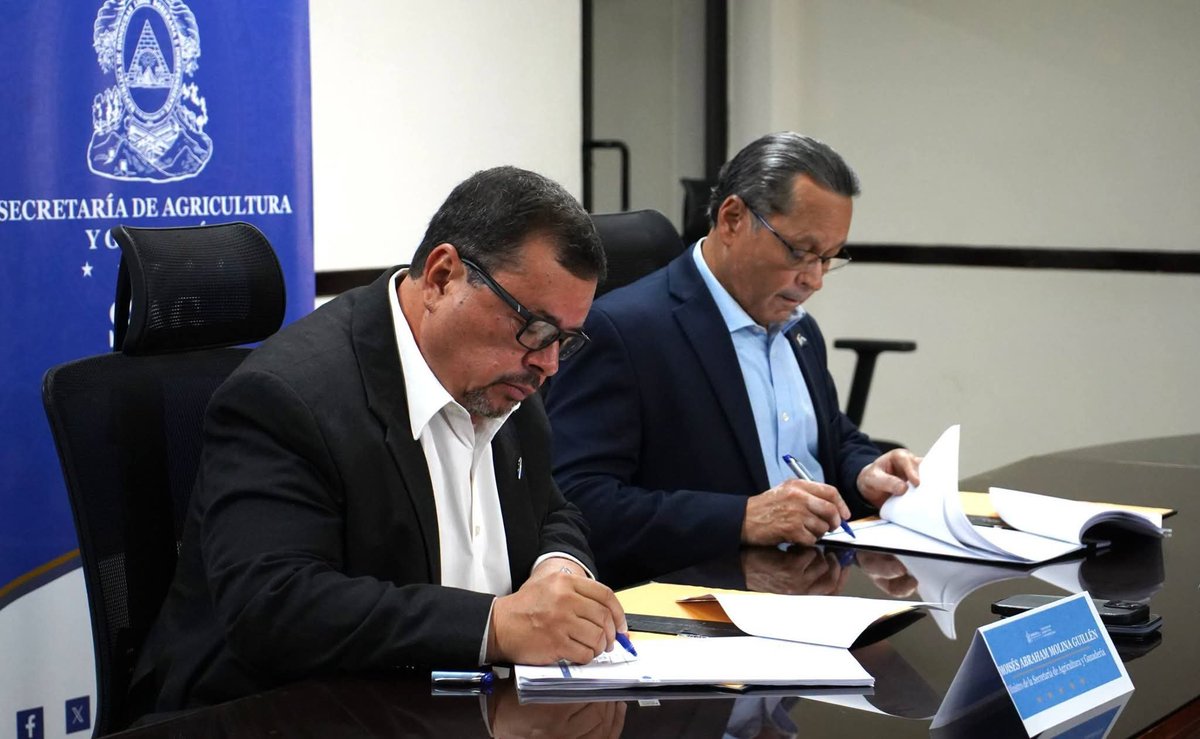 saghonduras's tweet photo. Gobierno impulsa inversión de $14.23 millones para fortalecer la producción agrícola en el occidente del país 🤝🌾
 
#UnGobiernoQueHace

Lee la nota completa aquí 👇

https://t.co/X6A4AyvC6Y https://t.co/UtRsCd18YH