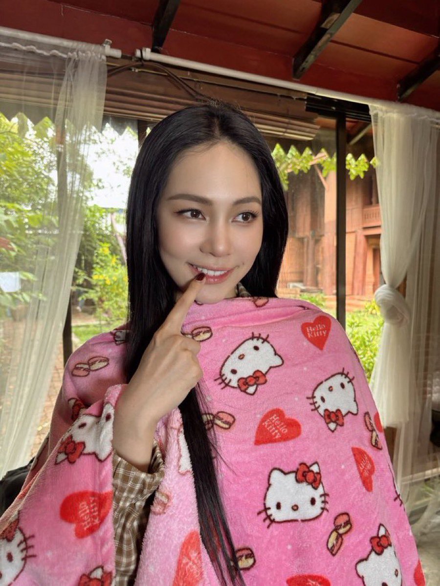 TrendforPNB_TH's tweet photo. คิว17 จบไปแล้ววว 🥳 คิว17 จบไปแล้ววว 🥳

KHOM KHLANG Q17
#ข่มขลังคิว17
#puinoonbint #ปุยนุ่นบิ๊นท์

จบไปแล้วนะคะกับการเทรนด์ข่มขลังคิวที่17 
มวลก็จะประมาณนี้นะคะ สไปซี่ เคะตี้ เมะตี้ ฮอตตี้มากกกกก 🔥🫦 
ขอบคุณทุกคนที่มาเล่นด้วยกันนะคะ พบกันอีกครั้งวันที่ 7 กันยายน ข่มขลัง First EP รอติดตามรายละเอียดเร็ว ๆ นี้ค่ะ 💖🫡 อย่าลืมรักษาแอค เช็คแอคอย่างสม่ำเสมอ แอคมีปัญหาปรึกษาน้องเทรนด์ได้เลยนะคะ 

เดี๋ยวจะรีบสรุปเทรนด์ให้ทราบนะคะ 🙏🏻