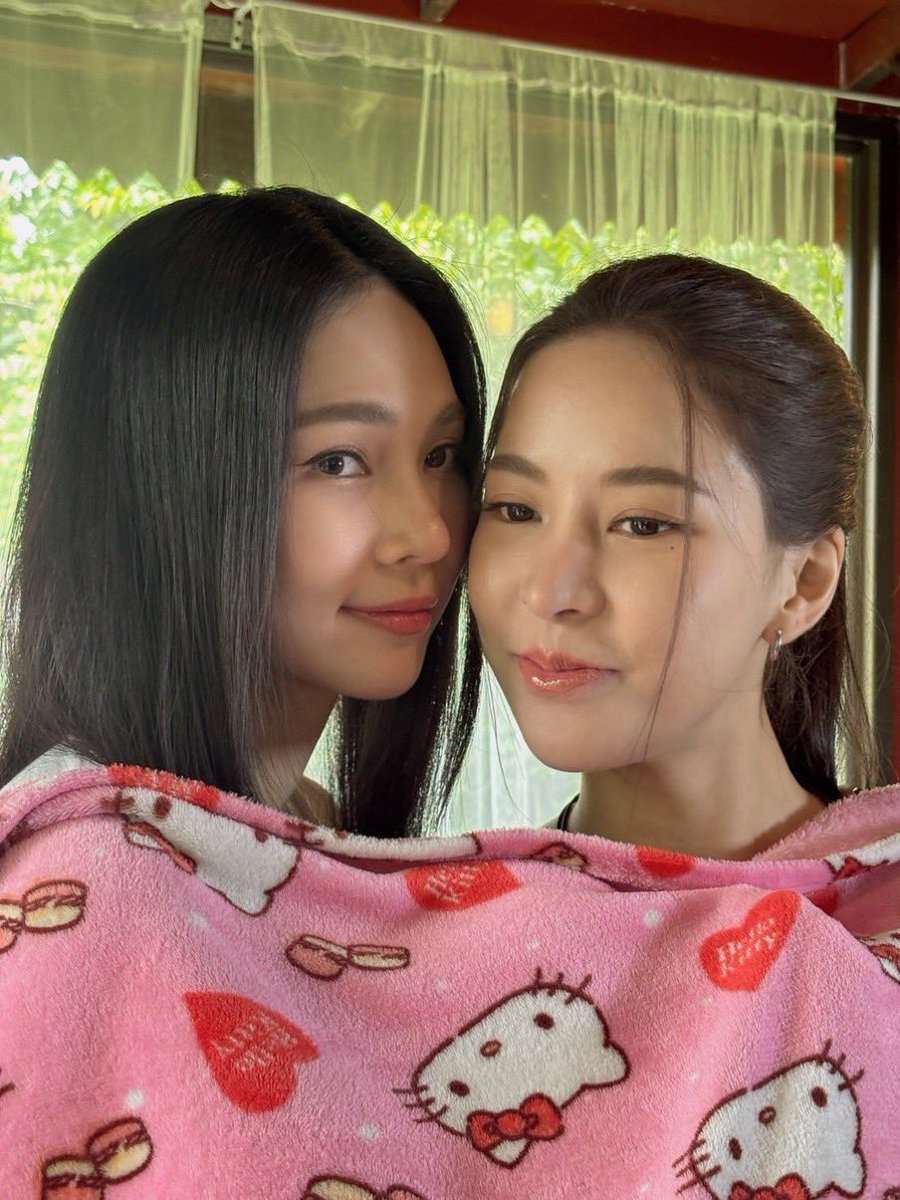 TrendforPNB_TH's tweet photo. คิว17 จบไปแล้ววว 🥳 คิว17 จบไปแล้ววว 🥳

KHOM KHLANG Q17
#ข่มขลังคิว17
#puinoonbint #ปุยนุ่นบิ๊นท์

จบไปแล้วนะคะกับการเทรนด์ข่มขลังคิวที่17 
มวลก็จะประมาณนี้นะคะ สไปซี่ เคะตี้ เมะตี้ ฮอตตี้มากกกกก 🔥🫦 
ขอบคุณทุกคนที่มาเล่นด้วยกันนะคะ พบกันอีกครั้งวันที่ 7 กันยายน ข่มขลัง First EP รอติดตามรายละเอียดเร็ว ๆ นี้ค่ะ 💖🫡 อย่าลืมรักษาแอค เช็คแอคอย่างสม่ำเสมอ แอคมีปัญหาปรึกษาน้องเทรนด์ได้เลยนะคะ 

เดี๋ยวจะรีบสรุปเทรนด์ให้ทราบนะคะ 🙏🏻