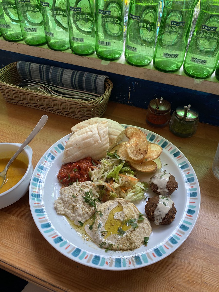 mami_vegee's tweet photo. 恵比寿で食べれる絶品フムス🥰
チップスも店内で揚げたてで、
全て手作りのお味 で美味しかった🌱

ヴィーガンプレートを選びましたが
いろんなランチプレートがあったから
また行きたい 🤍

📍恵比寿 タイーム

#フムス #恵比寿 https://t.co/rqk1aGKhUF