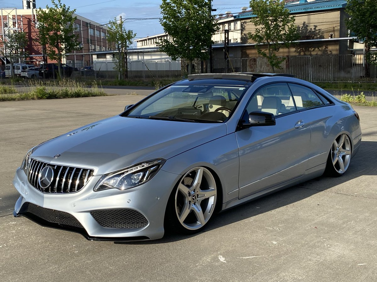 suguru_900's tweet photo. ◆ローンOK
◆超希少 左ハンドル Eクラス クーペ E400
◆低走行１万km代
◆AMGバンパー &amp; サンルーフ
◆社外エアサス&amp;ワンオフマフラー&amp;社外CAR PLAY

２６８万円 https://t.co/XdcHuZlQIv