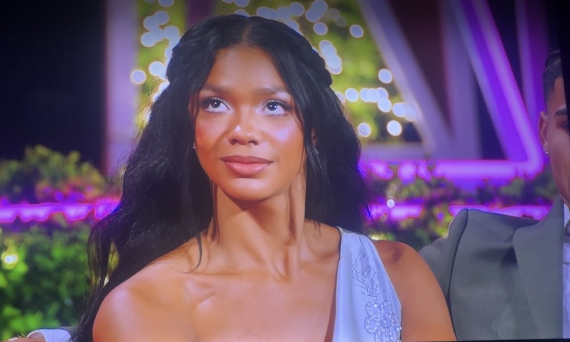 kuromikitkat's tweet photo. “Melanie do you trust Sincere” 
LMFAAOOOOO NOPEEE
#loveislandusa https://t.co/YWDyiOdkDV