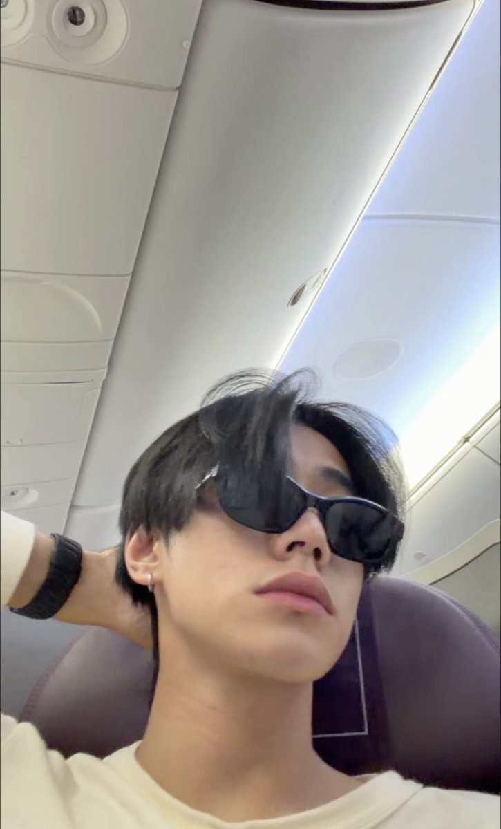 decem2er's tweet photo. ภีมเป้อไปเกาหลีด้วยกันหรอ วอดส์ เหมือนรอบนี้ภีมพาม้าเล็กกับพี่พลับไปด้วย แปลว่าน้อนเป้อชีก็บินไปกับครอบครัวภีมหรอ วอดส์ วอดส์ วอดส์ 🫠 https://t.co/JWwRwnfuzM